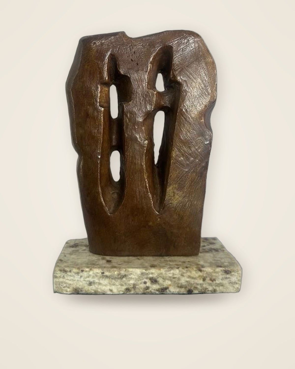 Hieroglyph 53 III · reproducción en bronce de una obra de Barbara Hepworth