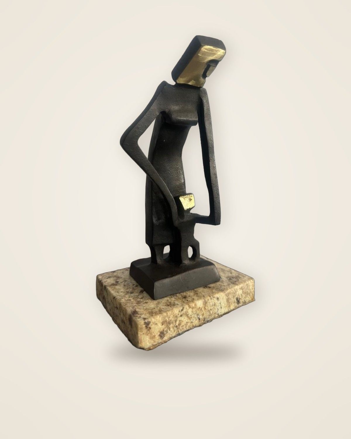 Mother and Child · reproducción en bronce de una obra de Lynn Chadwick