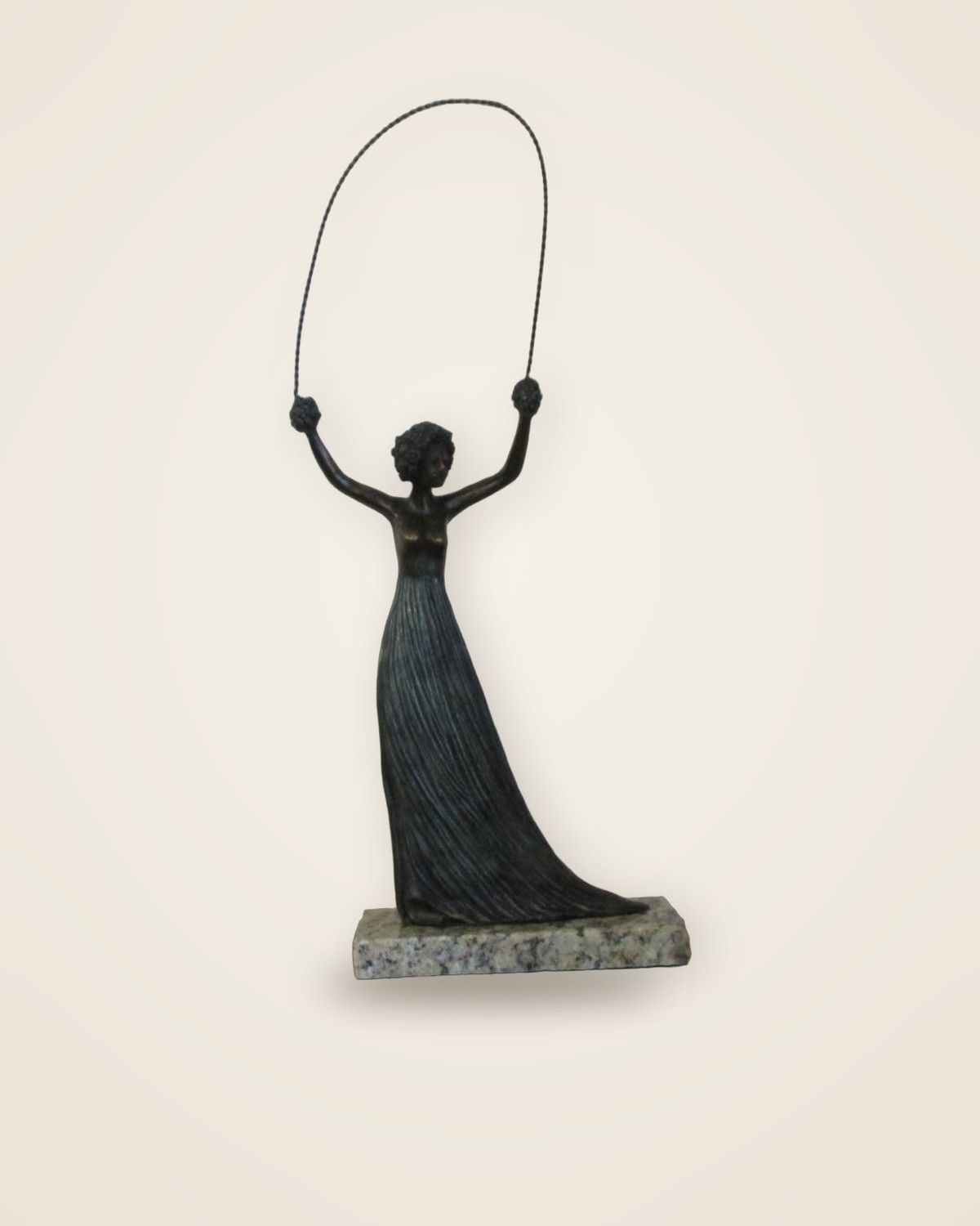 Alice · reproducción en bronce de una obra de Salvador Dalí